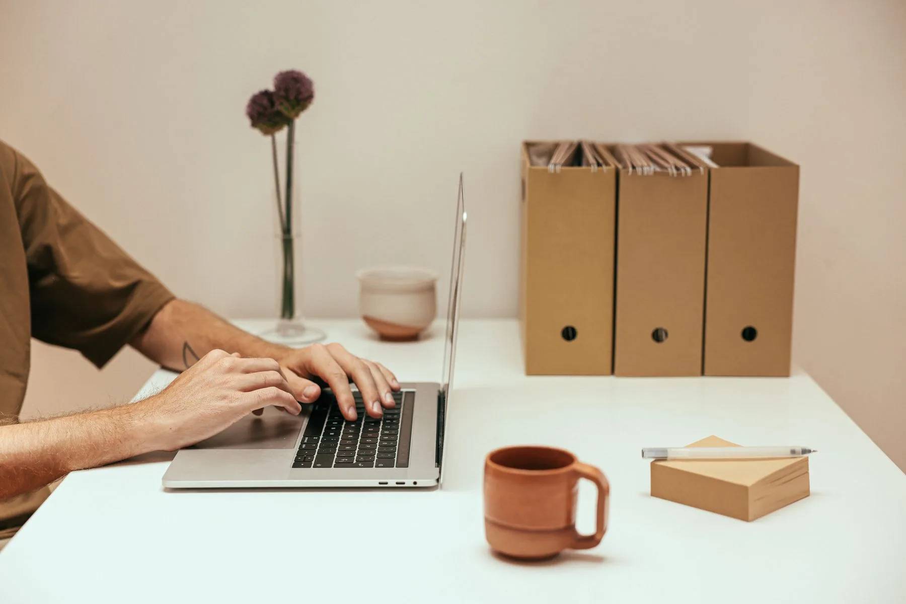 Poste de travail utilisant une messagerie professionnelle protégée